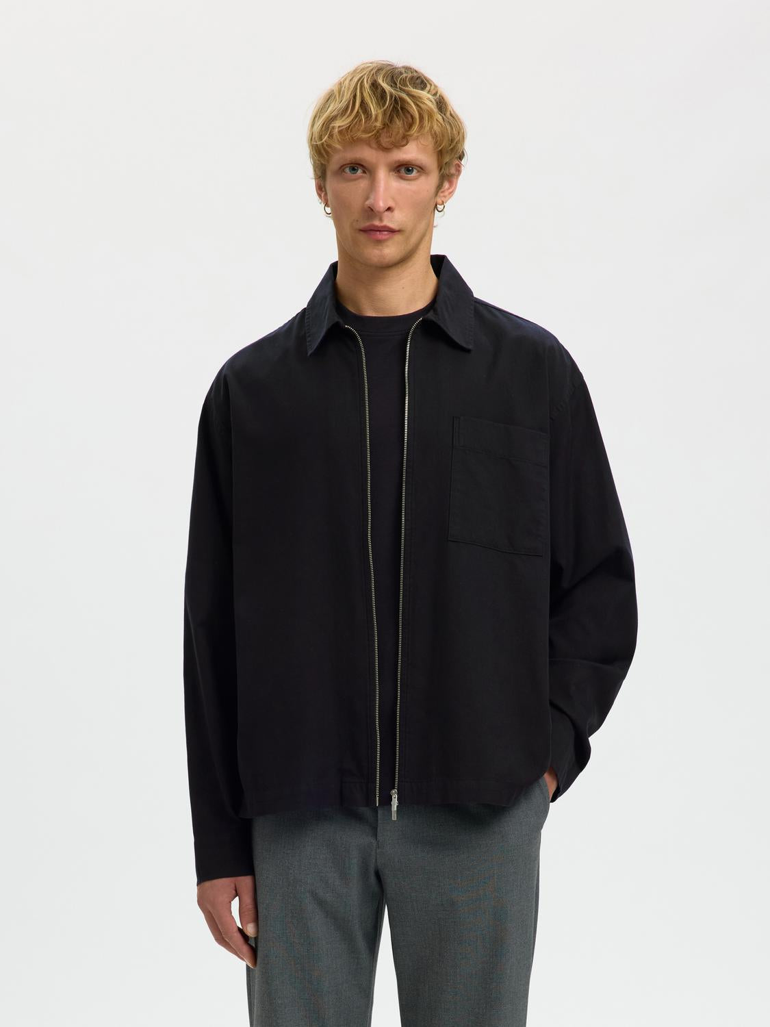 model_shot-front